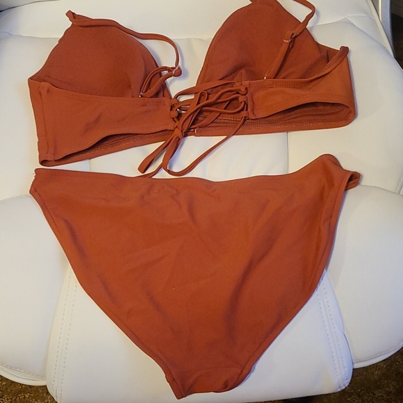 Bikini - Picture 3 of 3